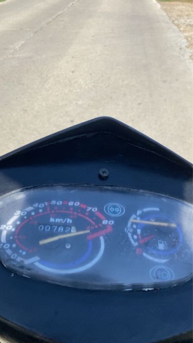 vând scuter first bike