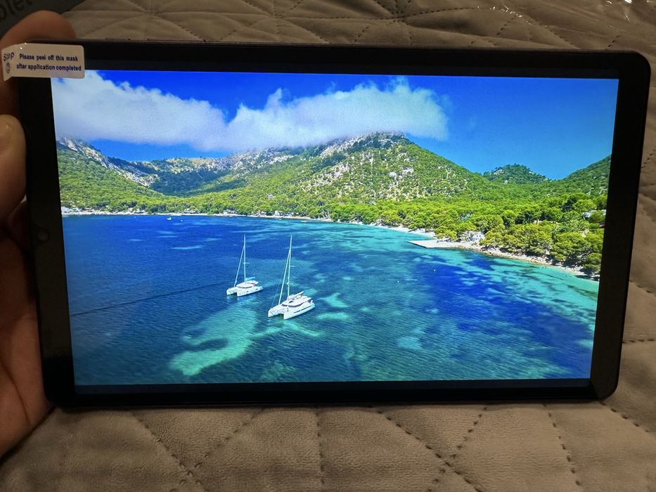 Чисто нов таблет 8.7”