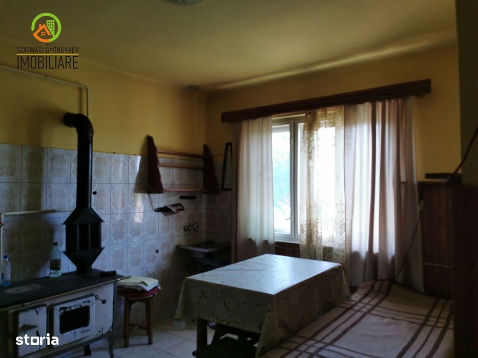 Casă cu teren mare, Acățari