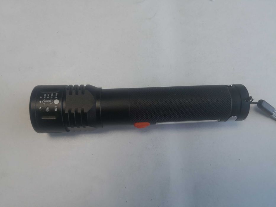 Lanterna de mana XH-P50 cu acumulator