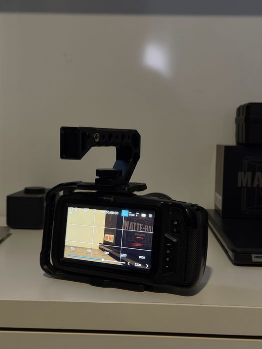 Kit Blackmagic Pocket Cinema Camera 4K + Sigma 16mm f/1.4 + Monitor Feelworld 568