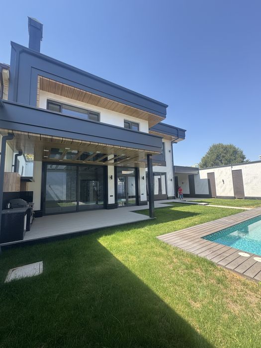 Продаётся новый Hi-Tech Дом.