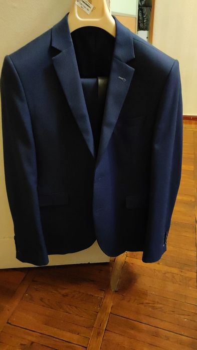 Продам костюм школьный