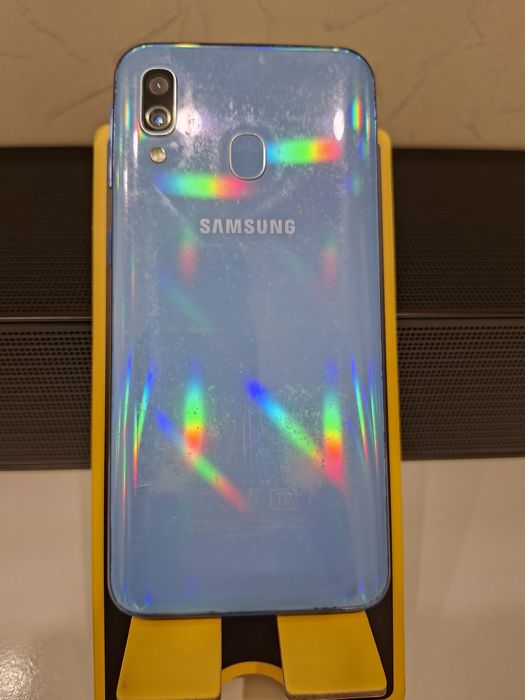 Продам смартфон Samsung A40 в отличном состоянии