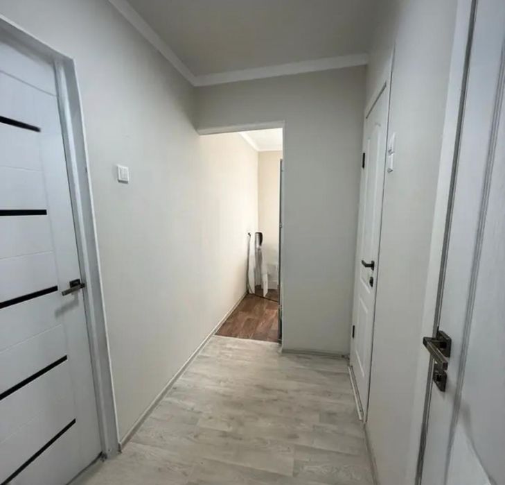 Продаётся 1 к кв на 11 мкр