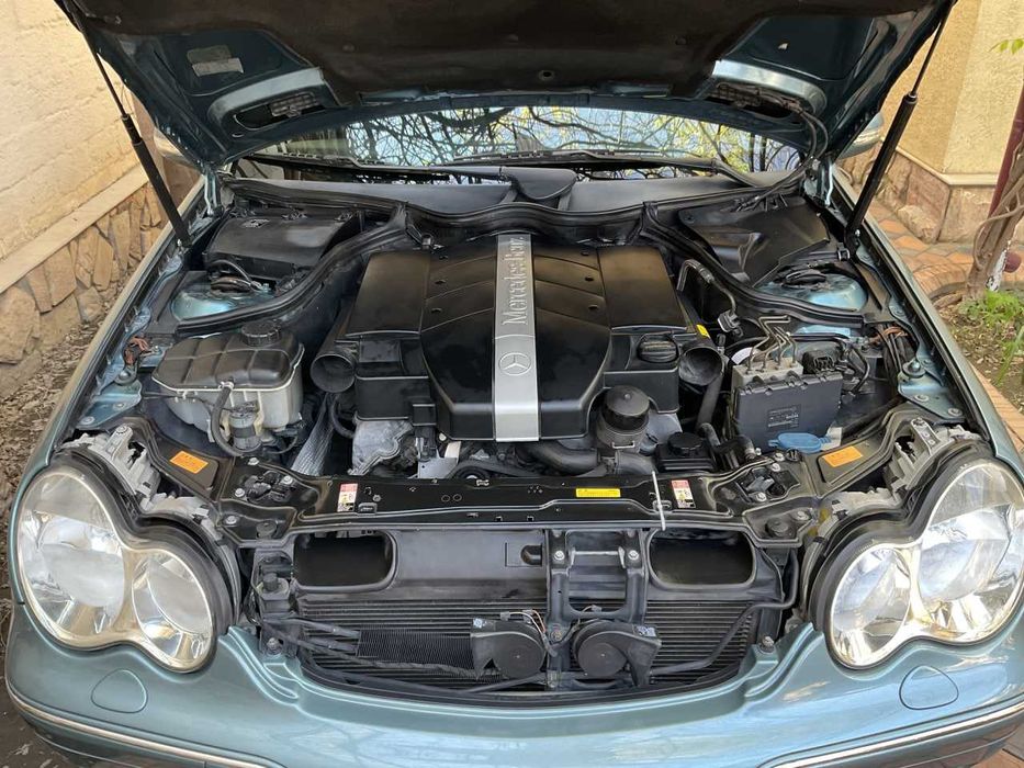 Mercedes-Benz C240 (W203), 2001 год, седан, автомат, бензин
