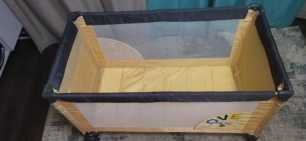 Детский манеж-кровать.