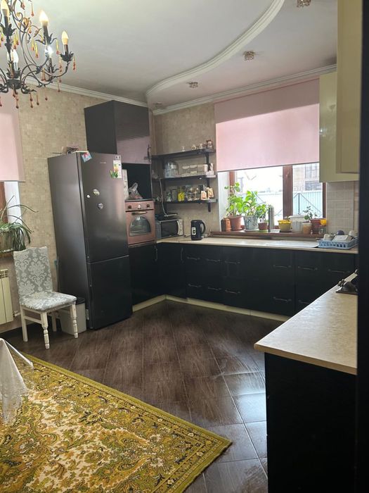 Продается двух этажный дом