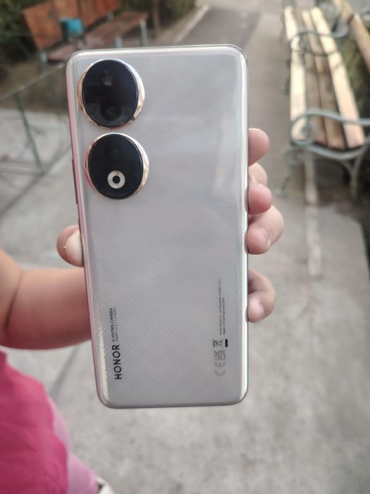Honor 90 daimand  silver