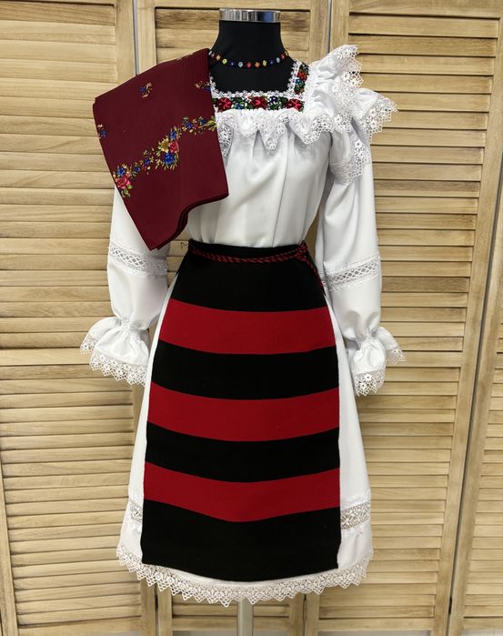 Costum populat de maramures  pentru femei cu zadii/catrinte/fote
