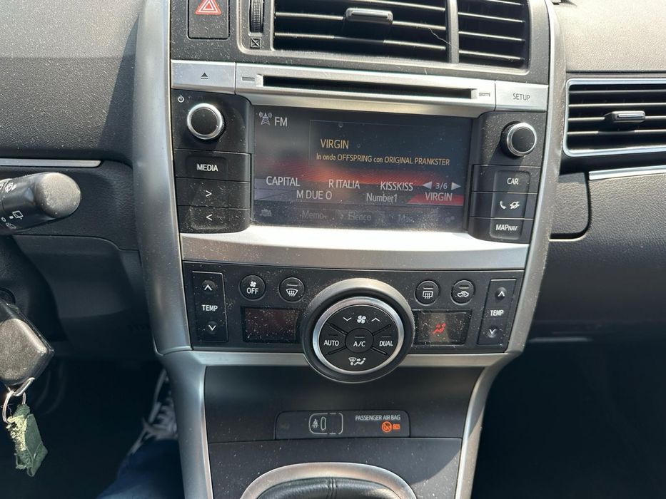 Продавам тойота Версо 2016 г на части !