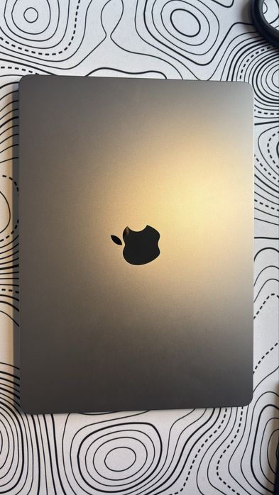 MacBook Air M3 13.6” 16 GB RAM 512 GB SSD 1.25 KG