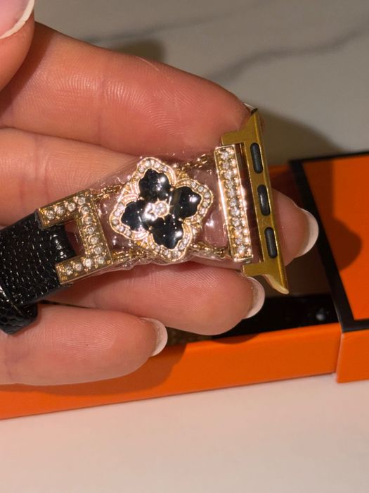 Каишка за Apple Watch с камъни