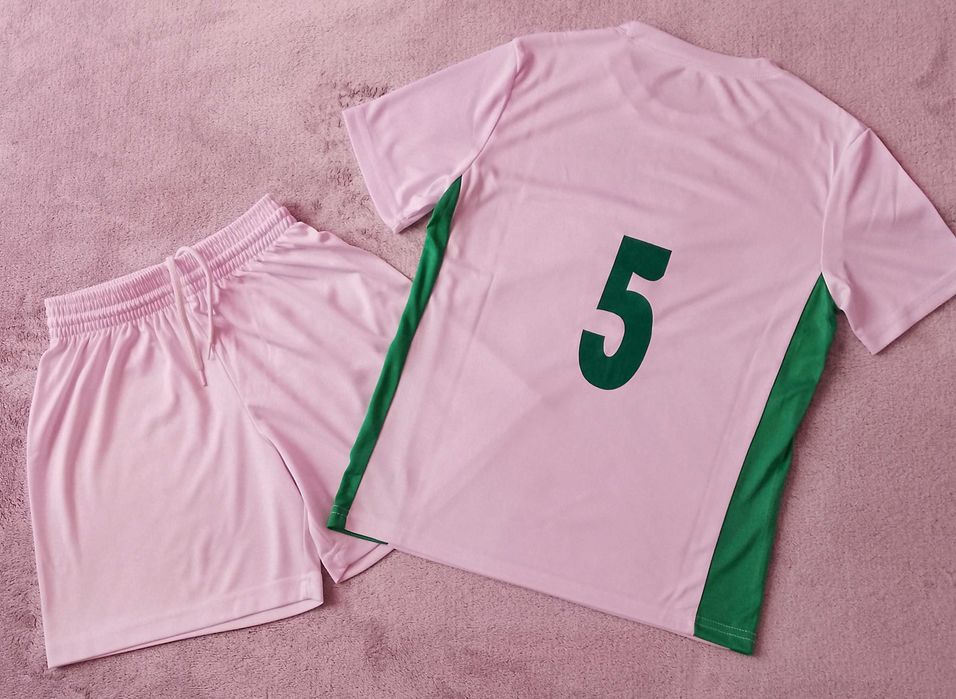 Подарявам детски футболен екип в отлично сьстояние