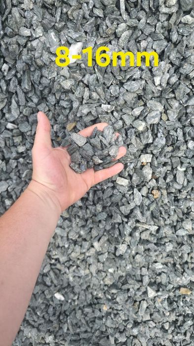 Piatra de calcar de diferite dimensiuni la mașină sau la saci