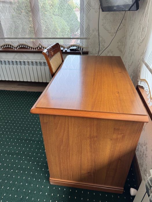 Стол деревянный с креслом