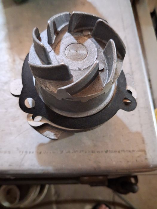 Продается помпа от Ваз 2114