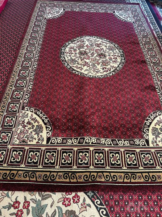 Gilam 2,5 × 4 metr sotiladi
