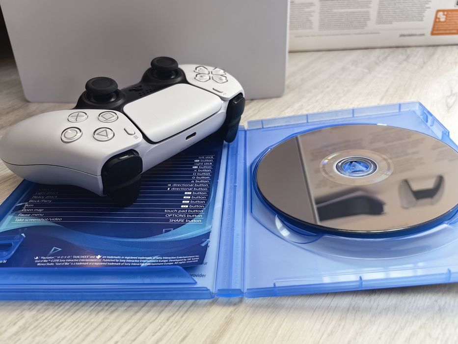 Продавам Playstation 5 Standard Disk Edit + бонус 1бр. игра