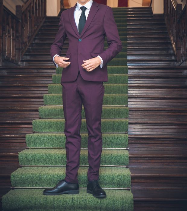 Costum elegant burgundy