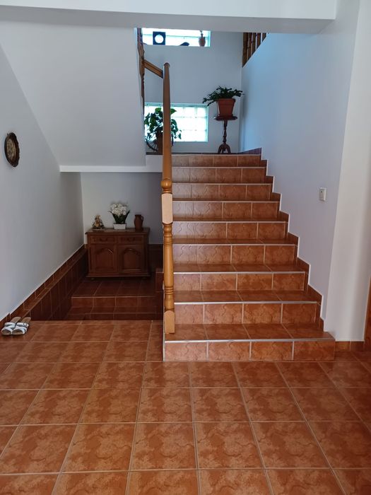 Vând casă cinci camere