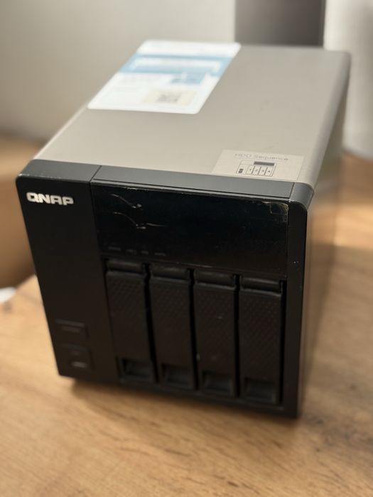 Server Fisiere NAS Qnap TS-420 cu 4 HDD de 2 TB Cloud Personal