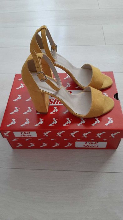 Sandale piele intoarsa 37,NOI, Dama, ambalaj original, marca Bratex