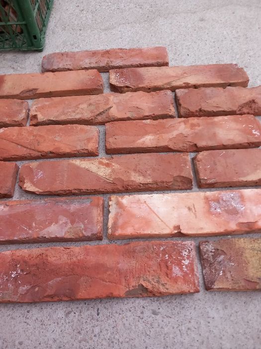 Cărămidă veche feliata