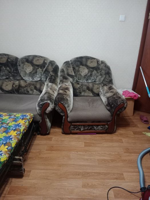 Два раскладных дивана и кресло