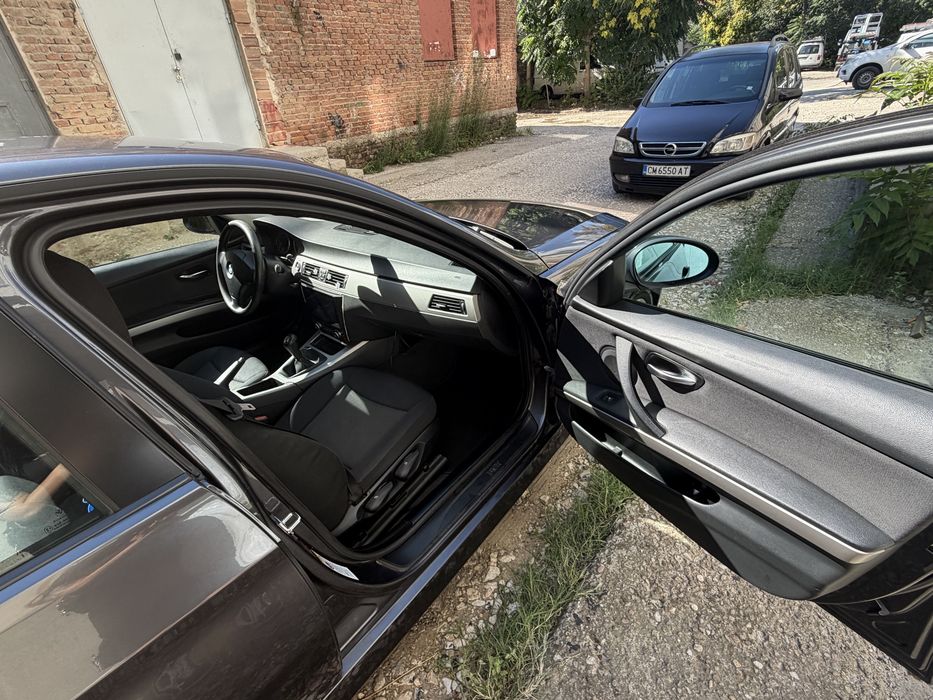 BMW 320 E90 кола