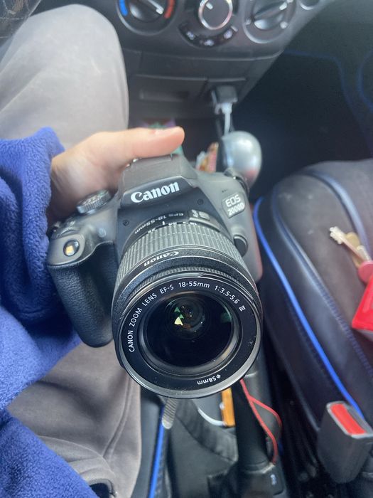 Камера Canon EOS2000D