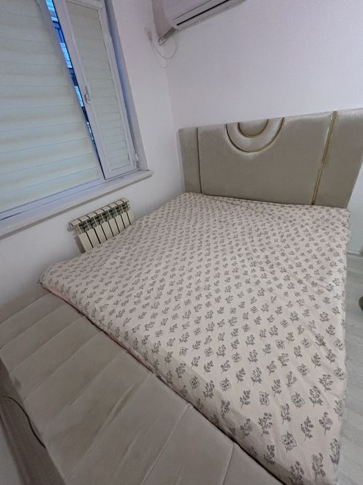 Диван сатылады пуфигі бар 3полкалы