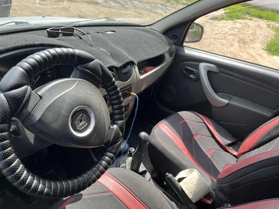 Продам машину Renault Sandero