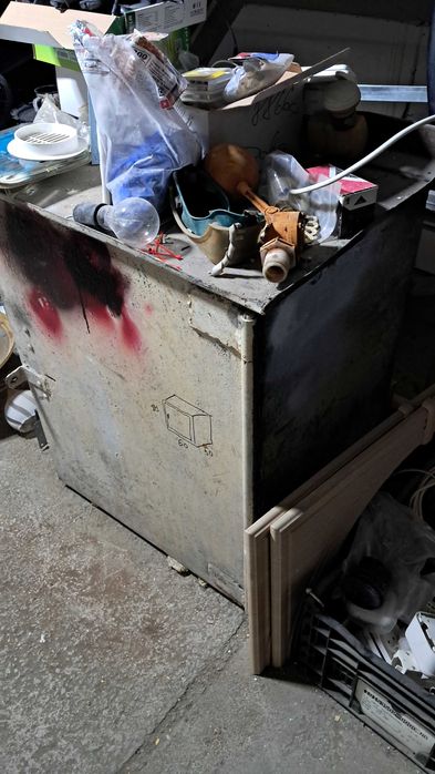 Продам Сейф два вида б/у на юго-востоке