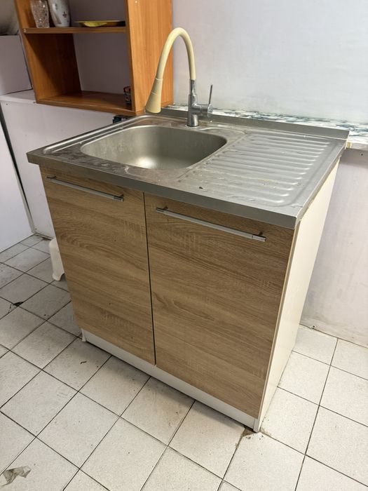 СПЕШНО ПРОДАЖБА Кухненски шкаф с мивка и смесител