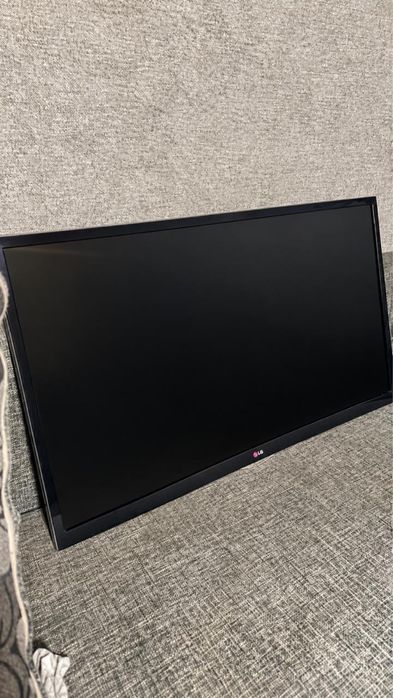 Телевизор в рабочем состоянии LG 42LA644V-ZA