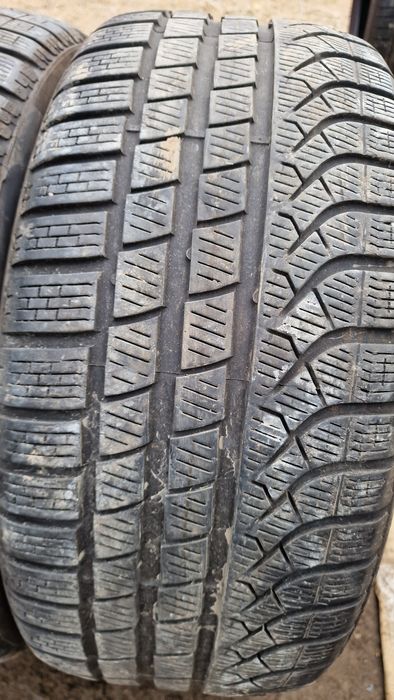Anvelope 235/40R19 marca Pirelli, DOT 2024,M +S