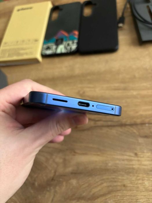 Samsung Galaxy S25 12/256GB Navy Оставаща гаранция!