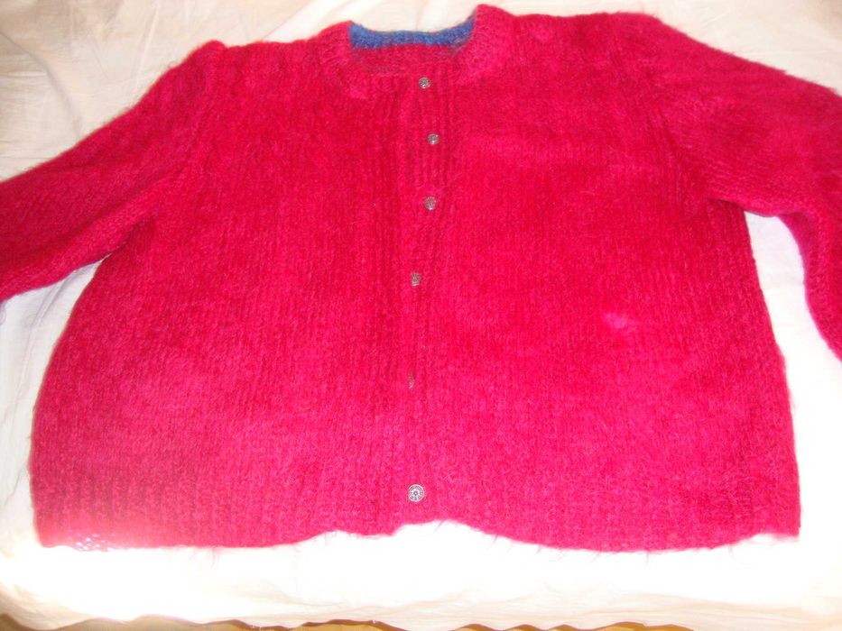 Вълнена жилетка от жива вълна, ръчно плетена