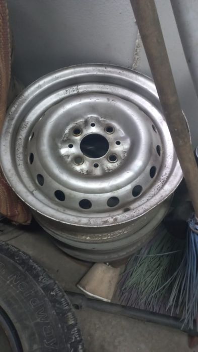 Продам два диска на 13