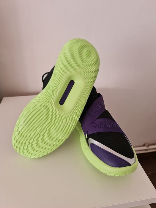Adidași under armour/Noi