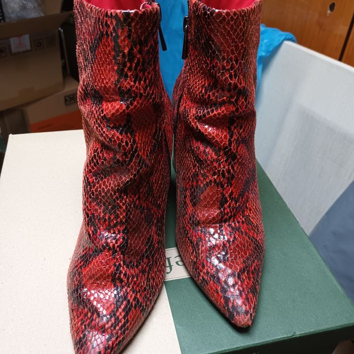 Дамски официални ботии