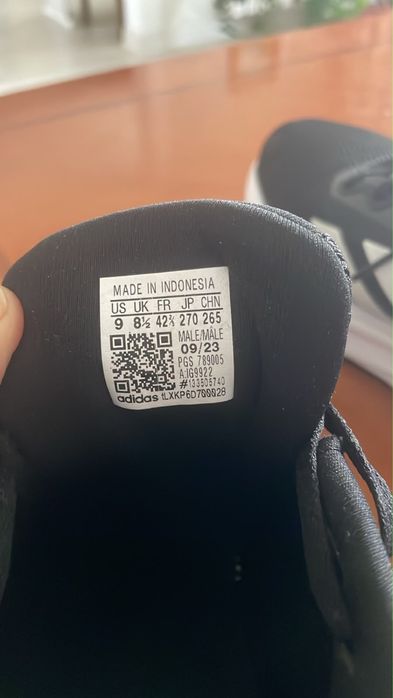 Продам кроссовки