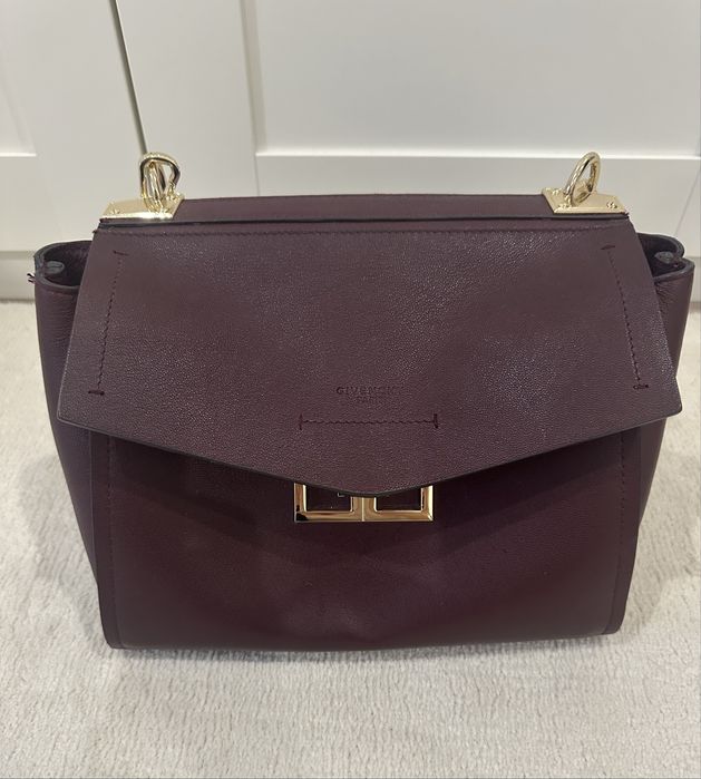 Елегантна чанта от естествена кожа на Живанши в цвят бордо