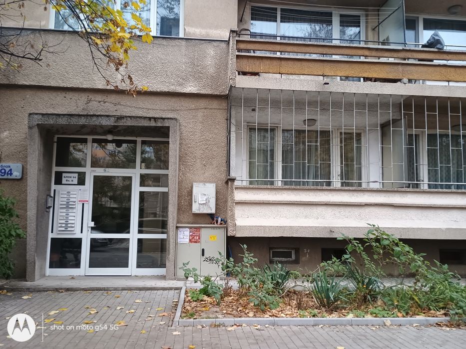 Под наем 3 стаен, София, кв. Изток, 100 кв.м. обзаведен, партер