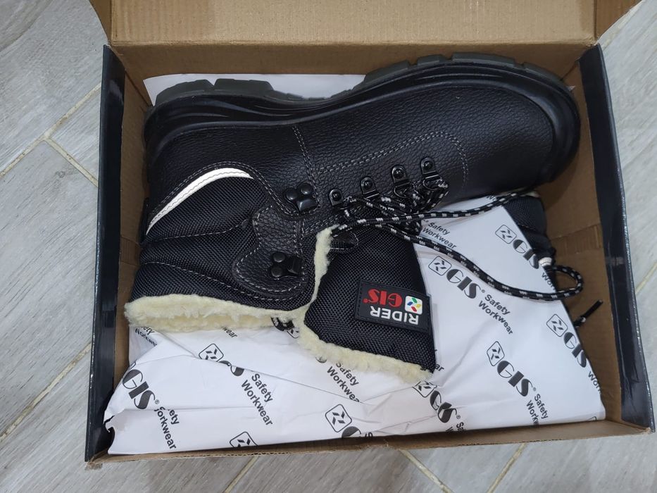 Продаётся спец обувь зимняя