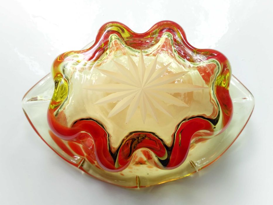 Винтажная чешская ваза из цветного стекла