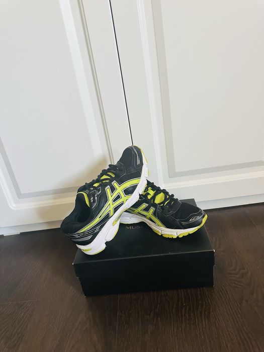 Adidasi asics Gel , numarul 39 , in stare buna