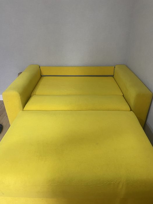 Диван  полуторка  яркий )