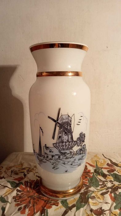 Продам антикварную большую немецкую вазу